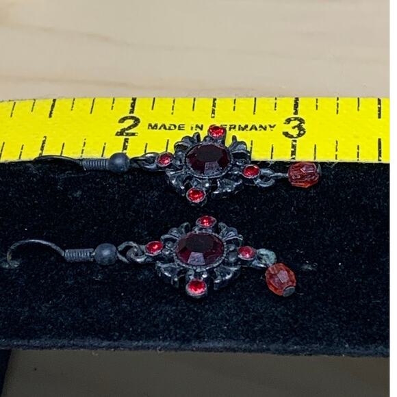 90s Victorian Gothic style Maltese cross like red dangle earrings - Picture 5 of 6